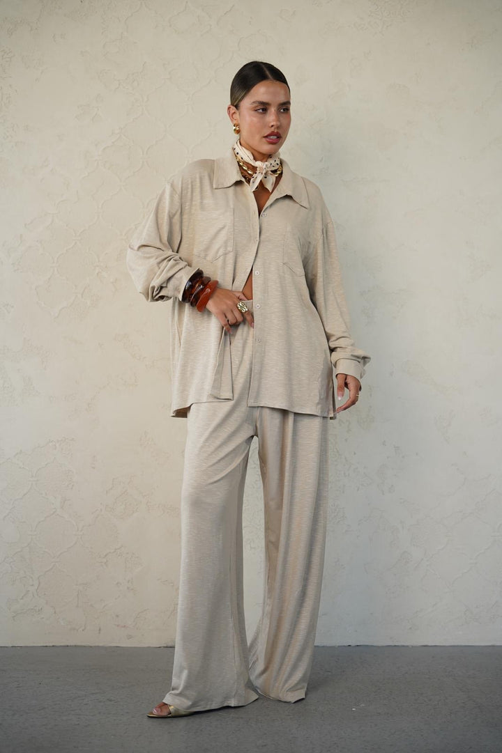 חליפה אלגנטית בגזרה ישרה לנשים - דגם קרין בצבעים שחור, בז׳, כחול נייבי וקרם