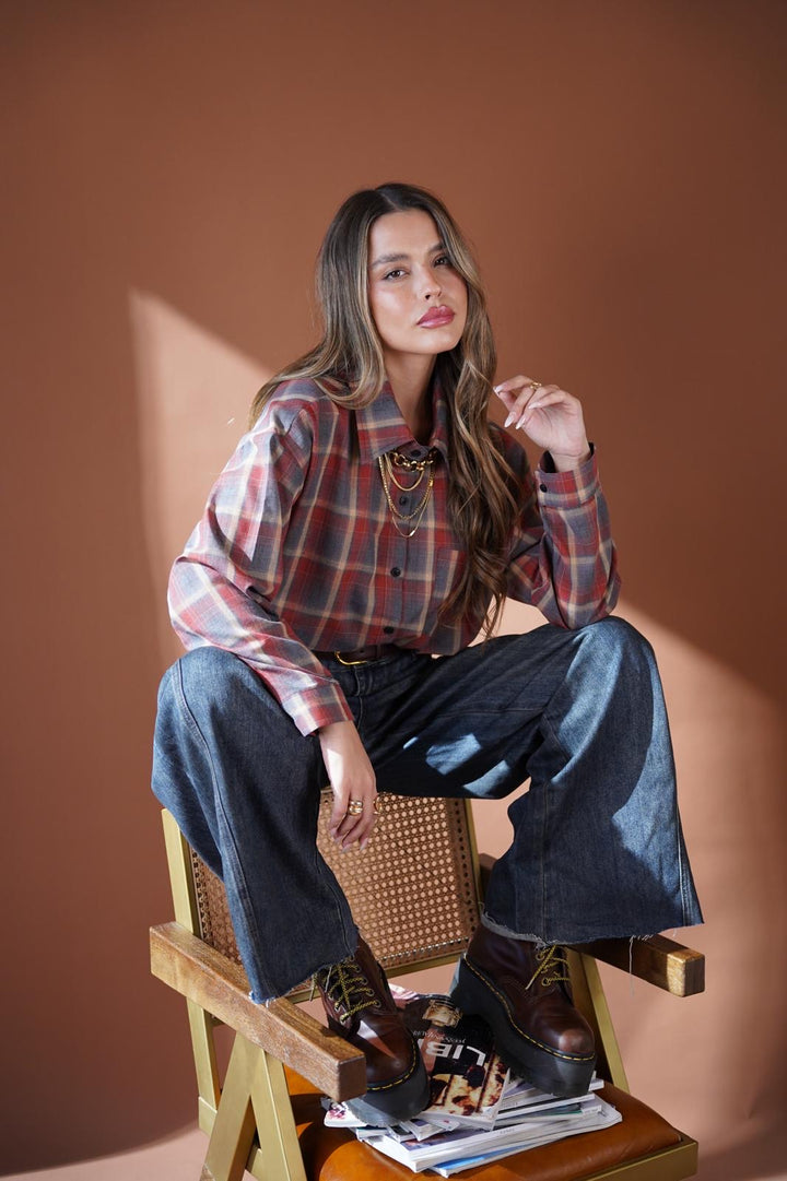 חולצת משבצות מכופתרת לנשים - דגם קנזס בצבעים אדום ולבן