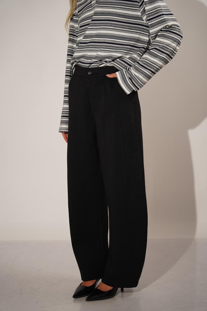 מכנס מחויט בגזרה ישרה לנשים - דגם לוסיל בצבע שחור