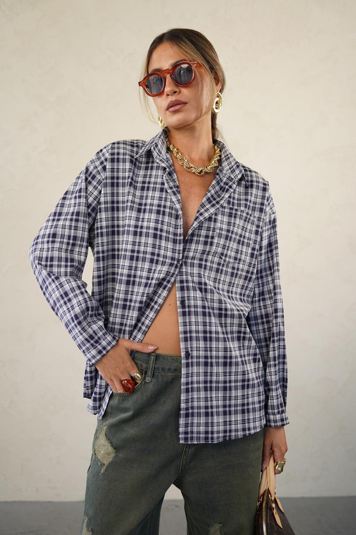 חולצת משבצות מכופתרת לנשים - דגם פיטר בצבעים כחול, חום ובז׳