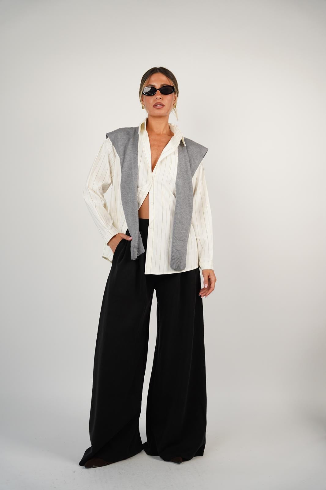 חולצת פסים מכופתרת ונסה