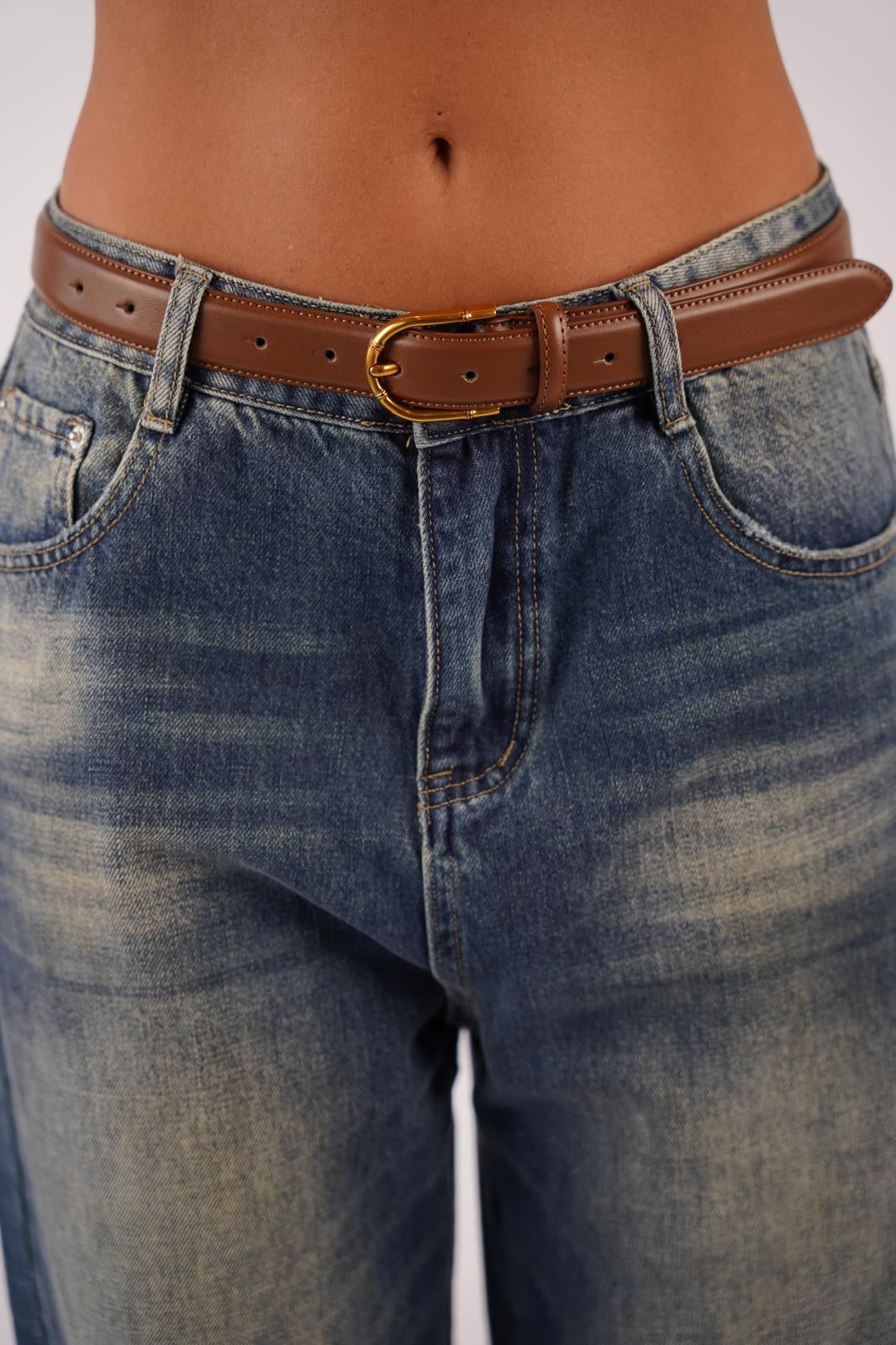 חגורה עם אבזם עגול