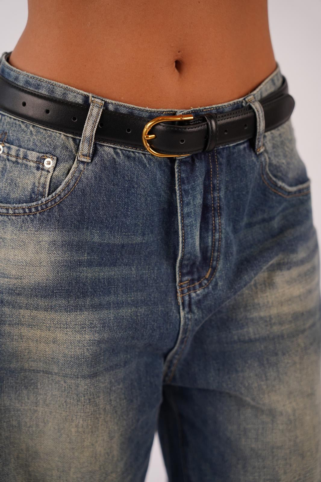 חגורה עם אבזם עגול