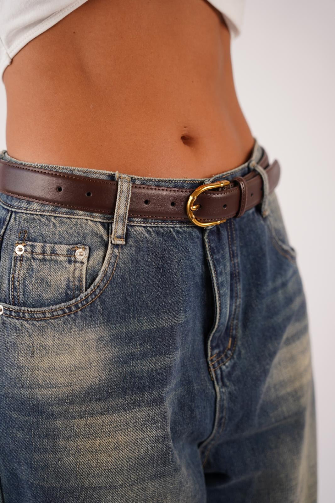 חגורה עם אבזם עגול