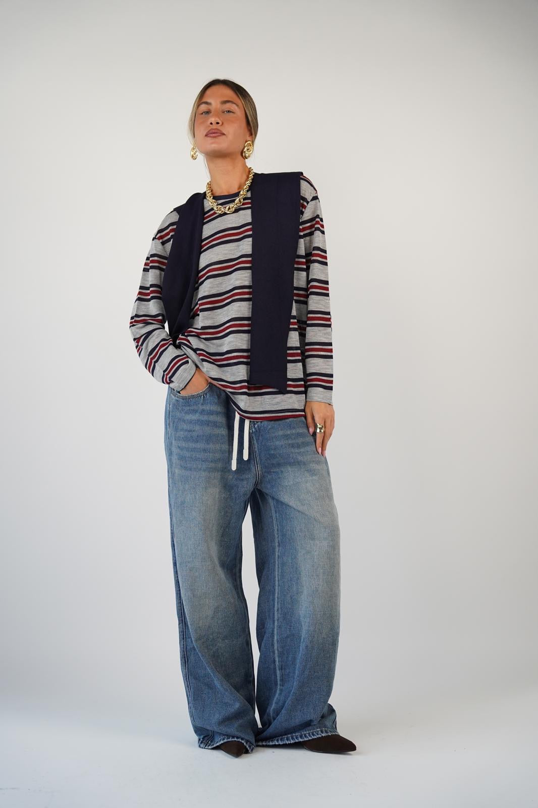 ג׳ינס אוברסייז עם גומי במותן לנשים - דגם דני בצבע כחול